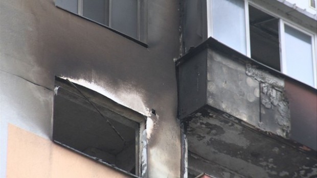 След пожара в Благоевград хората от изгорелия блок все още