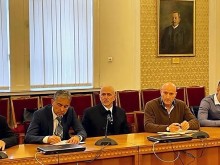 Министърът на транспорта: Бъдещето на България при превоза на пътници и товари е на релси