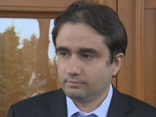 Идея на министър Божанов: Мобилните телефони да заменят личните ни карти при идентификация