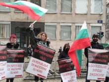 Българи протестираха пред посолството на Северна Македония в Брюксел