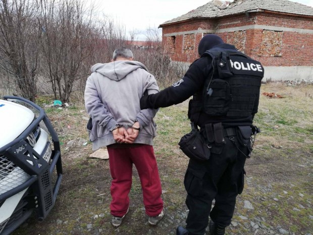 Служители от Пето районно управление – Бургас задържали 37-годишен криминално
