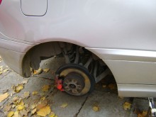 Нарязаха гумите на Мерцедес през нощта