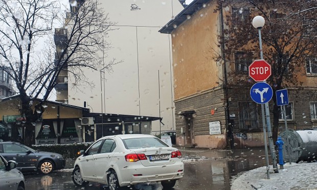 Недосмислица с пътни знаци така читател на Plovdiv24 bg озаглави