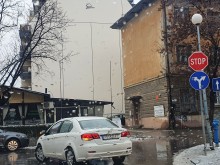 Читател: Недосмислица с пътни знаци