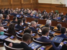 Депутатите приеха ново замразяване на цените на тока и парното