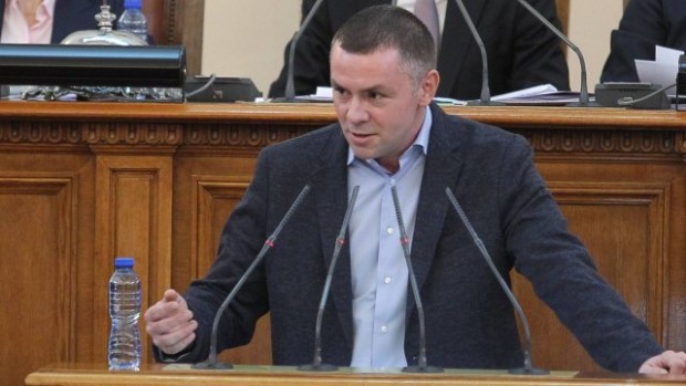 Журналистът Веселин Желев отправи серия от въпроси към депутата Христо