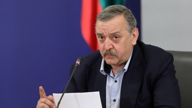 Проф. Кантарджиев: Всички, които са ваксинирани с "АстраЗенека", трябва да си сложат трета доза от иРНК препарат