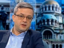 Тома Биков: Управляват ни сравнително неопитни политически хора и те не крият, че Радев е техен ментор