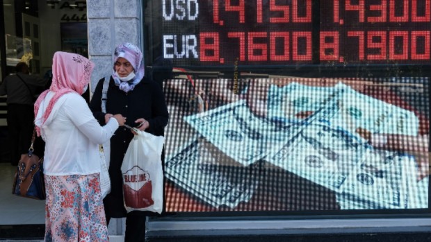 Турската лира удари ново дъно като цената 1117 падна на