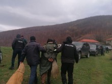 Близо 200 души се обявиха в защита на стрелеца от Сърница