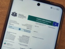 Новите сертификати за ваксинираните с трета доза се достъпни от днес