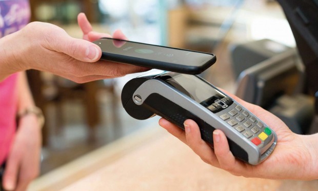 Всеки трети българин смята че плащането през мобилния портфейл в