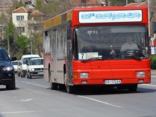 Учител се хвърли в "битката" за транспортните карти