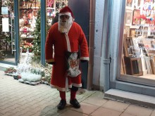 Дядо Коледа се разходи по столичен булевард