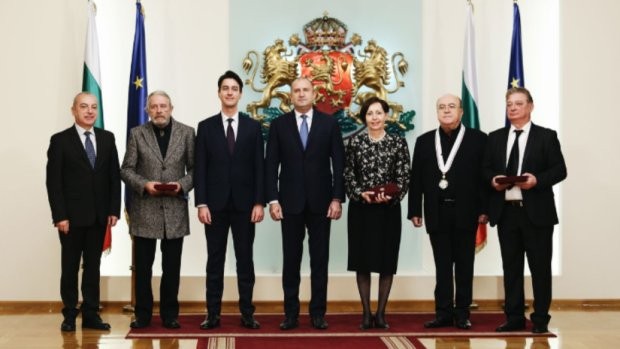 Президентът Румен Радев награди с държавни отличия четирима изтъкнати културни
