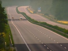 Рекордните 414 км/ч бяха вдигнати на магистрала, но не в България