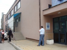 Дама се бори с шестима мъже за директорския пост в митницата