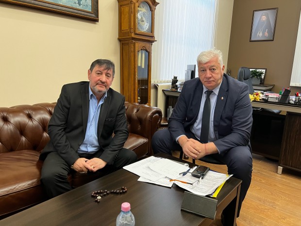 Кметът и председателят на КТ Подкрепа в Пловдив Атанас Кръстев
