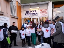 Клиниката по педиатрия в УМБАЛ "Свети Георги" получи много дарения