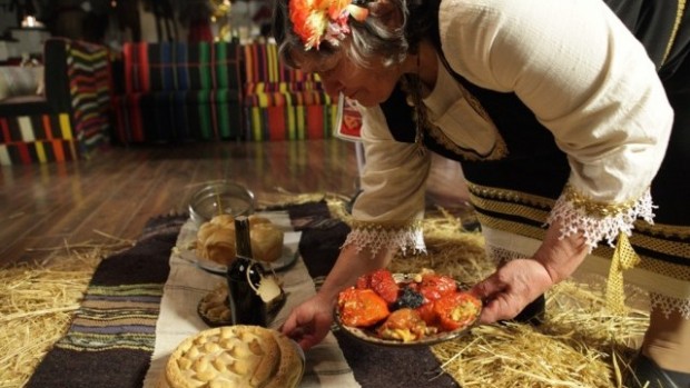 79% от българите правят коледна украса и спазват традициите на