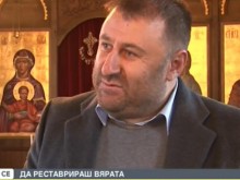 За доброто няма различни светове: Мюсюлманин реставрира 12 църкви