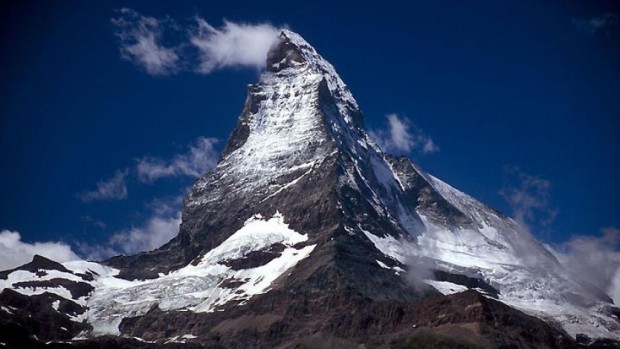 Един от най високите върхове в Алпите Матерхорн се колебае
