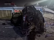 Зловещи кадри от среднощния екшън в Кючука! Колата е неузнаваема