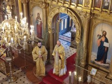 Българите в Истанбул се събраха в Желязната църква за празнична служба