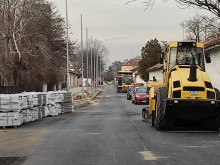 Вижда му се краят! Поредна павирана улица в Пловдив отива в историята