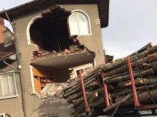 Общината в Белица ще съдейства за укрепване на къщата, в която се заби камион