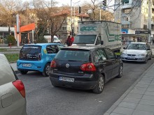Сигнал: Нормално ли е това да се случва на метри от Второ районно?