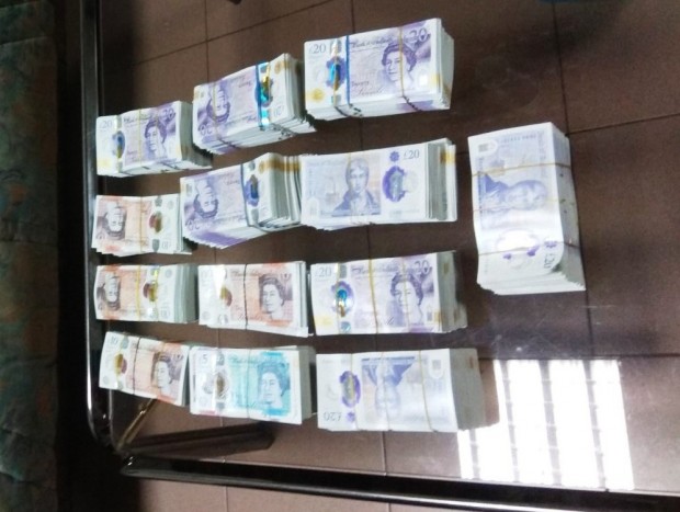 Митнически служители задържаха недекларирана валута с левова равностойност 404 144
