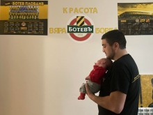 Днес ставам на 12 дни! Тате ми разказа за един отбор, който е любовта на пловдивчани, който ще обичам и аз!