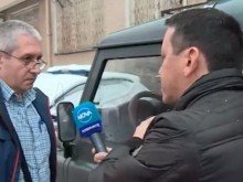 Полицейски шеф ходи на работа със служебния джип