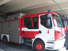 Пожар в блок в Бургас, евакуират хората