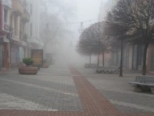 Мъгливо и студено утро в Пловдив, обещават пролет през деня