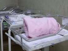Девойка на 16 и жена на 56 години родиха в Пловдив!