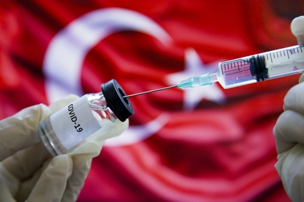 Турция започна да прилага пета доза ваксина срещу КОВИД 19 за