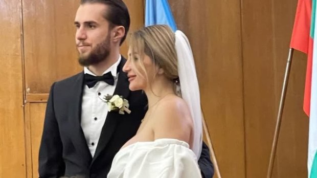 Антонио Вутов мина под венчилото със своята дългогодишна приятелка -