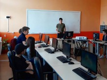 Десетокласниците на тест за дигитална грамотност