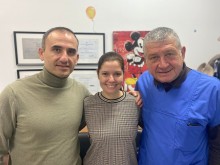 Алекс Сърчаджиева сподели снимки от болницата, ето какво направи там