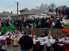 Находчиви пловдивчани предлагат организиран тур за леденото хоро в Калофер