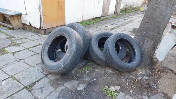 Бургазлия се възмути от изхвърлени автомобилни гуми в центъра на