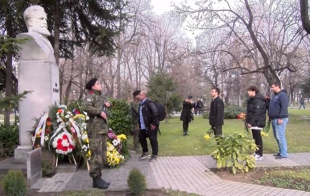 Пловдивчани отбелязаха 174 години от рождението на Христо Ботев пред паметника