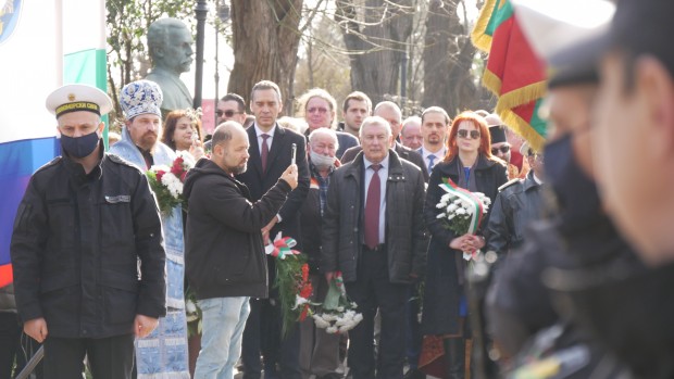 Бургас отбеляза 174 та годишнина от рождението на Христо Ботев Честването