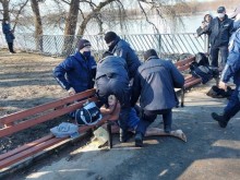 Арестуваха мъж, след като скочи за кръста