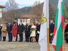 Тържествено отбелязаха 174 години от рождението на Христо Ботев в Карлово