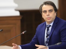 Василев: Да повишаваме зависимостта си от газ означава някой друг пуска и спира тока в България