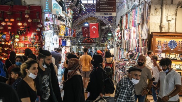 Турският парламент одобри закон, целящ да предотврати презапасяване със стоки.