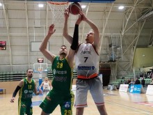 Без трима основни играчи Академик стигна до драматичен обрат в Пловдив